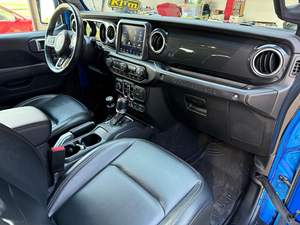 Wrangler Unlimited Rubicon 392 4x4 2021 ~16,800 Millas, Motor Hemi V8 de 6.4 Litros, Color Azul Perla Hidrográfico, Mayormente sin Modificaciones - Product Image 4