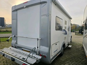 Camping-car de luxe pour voyages en famille, bleu foncé, toit moyen en aluminium allemand, capacité de charge 3500 kg, 4-6 personnes, très propre - Product Image 3