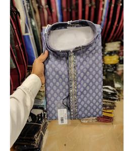 Kurta en soie douce miroir de style indien traditionnel pour hommes avec un look élégant et une tenue confortable fournisseur indien - Product Image 1