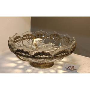 ชามเสิร์ฟทองเหลืองสุดหรูที่มีรูปทรงร่วมสมัยและสำเร็จรูปที่ดีที่สุดเหมาะสำหรับการเพิ่มความสง่างามให้กับโต๊ะอาหารที่ทันสมัย - Product Image 1