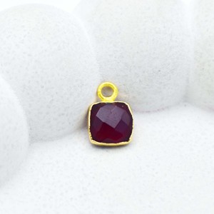 Dije de Piedra Preciosa de Granate Cuadrado de 8x8 mm, Facetado, Chapado en Oro, para Manualidades y Joyería - Product Image 1