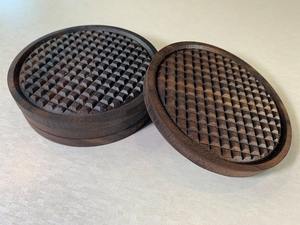 ที่รองแก้วไม้ที่ทำเสร็จแล้วตามธรรมชาติและแกะสลักด้วยมือเหมาะสำหรับตกแต่งบ้านห้องครัวหรือใช้เป็นของขวัญ - Product Image 5