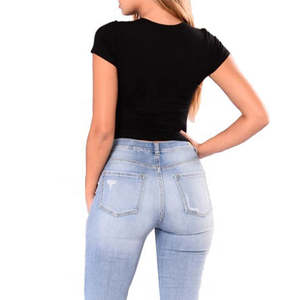 Fabricant de haut court basique personnalisé pour femmes T-shirt uni en coton noir à manches courtes et col rond avec boutons en diamant Bébé vierge - Product Image 4