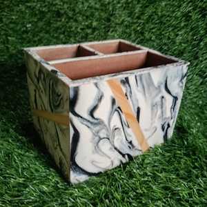 Porte-couverts de luxe en résine et incrustation de bois fait à la main avec organisateur de forme personnalisée pour table à manger et décor de cuisine - Product Image 1