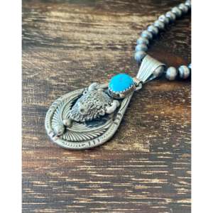 Pendentif Buffalo en turquoise et argent sterling Genevieve Francisco Kingman avec technologie d'incrustation à sertissage clos - Product Image 4