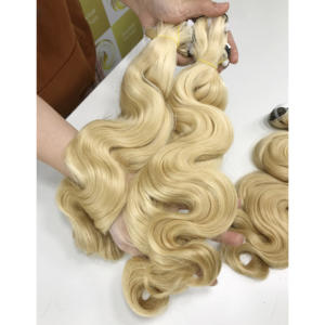 Perruques ondulées de cheveux humains bruts de haute qualité blond donneur unique Perruques à lacet frontal transparent vietnamien à cuticules alignées - Product Image 3