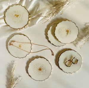 Ensemble de sous-verres ronds en cristal fabriqués à la main motif géométrique unique organisateur de vaisselle de bureau à domicile élégant et fonctionnel de l'Inde - Product Image 1