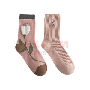 Chaussettes de course à pied de sport avec logo personnalisé en coton à la mode Prix de gros Chaussettes brodées de haute qualité - Product Image 3