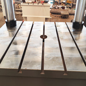 เครื่องอัดไฮดรอลิกขนาดใหญ่ 315 ตัน สำหรับการผลิตหมวกกันกระสุนใยอะรามิด เคฟลาร์ และการอัดแผ่นกันกระสุนด้วยความร้อน - Product Image 6