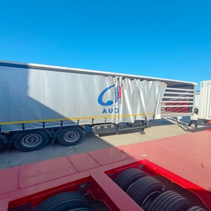 Nouvelle semi-remorque à plateau latéral de 70 tonnes à 3 essieux pour machines agricoles - Product Image 3