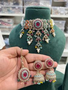 Ensemble ras du cou plaqué d'un gramme pour femmes, bijoux traditionnels indiens de luxe avec Maang Tikka, idéal pour les mariages, les fêtes - Product Image 5