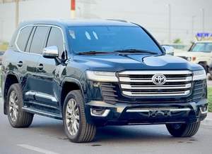 Toyota Land Cruiser 2017 GXR V6 restylé en 2025 LC300, toutes options, très propre, titre propre - Product Image 6