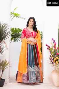 Vêtements ethniques indiens Faux Georgette avec broderie et motif de séquence Travail lourd Lehenga Choli avec Georgette Travail Dupatta - Product Image 3