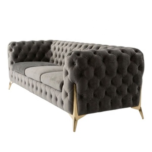Sofá Chesterfield de Terciopelo Gris de 3 Plazas con Respaldo Acolchado, Brazos Enrollados, Patas de Metal Dorado, Sofás Modernos de Acero Inoxidable para Sala de Estar - Product Image 4