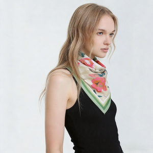 Pañuelo Cuadrado de 70x70cm para Mujer, Estampado Floral, Poliéster, Pañuelo Ligero para el Cabello, Pañuelo para la Cabeza, Pañuelo para el Cuello, Logotipo Personalizado, Regalo - Product Image 3