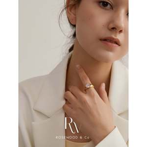 Anillo de sello de nácar que no se deslustra, impermeable, chapado en oro de 18K, con incrustaciones de perlas naturales, diseño llamativo y robusto. - Product Image 2