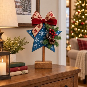 Ornement de table flocon de neige bleu, support de sapin de Noël, ruban, nœud, pomme de pin, baies rouges, centre de table de Noël, décoration de bureau - Product Image 2
