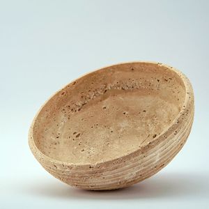 Moderna y Minimalista Tazón de Mármol Travertino Hecho a Mano, Centro de Mesa Decorativo de Piedra para Sala de Estar - Product Image 1