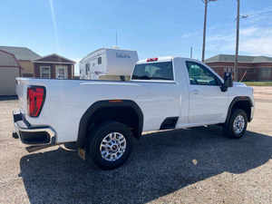 Sierra 2500HD 2022 en parfait état - Product Image 6