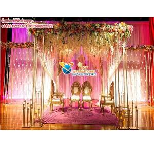 Mandap de mariage sud-asiatique avec murs de bougies, carré de chandelles, Mandap de mariage à la mode, décoration de Mandap en métal à couper le souffle - Product Image 1
