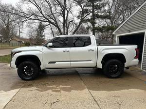 2024 para Toyota Hilux Tundra Hybrid 1794 Edition CrewMax Cab 4WD con asientos de cuero HV Manual/caja de cambios automática Gasoil - Product Image 2