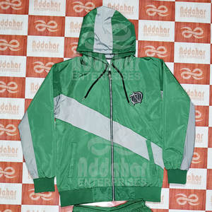 Conjunto Deportivo Cortavientos de Nailon Premium con Diseño Personalizado, Chaqueta Cortavientos y Pantalones Cortos Extra Grandes para Hombre - Product Image 2