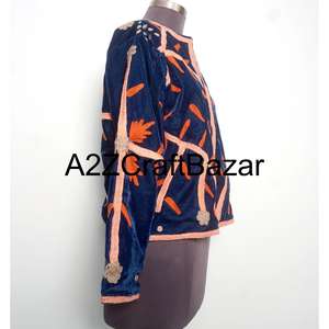 Veste d'hiver pour femme en velours brodé floral artisanal Suzani avec rembourrage en coton Logo avant Cadeau de demoiselle d'honneur pour les fêtes - Product Image 4