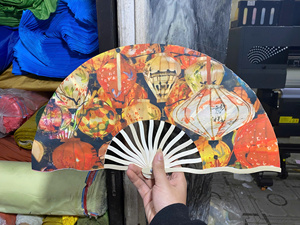 Abanico de mano de bambú tradicional personalizado con decoración de impresión de Viet Fargimex - Product Image 2