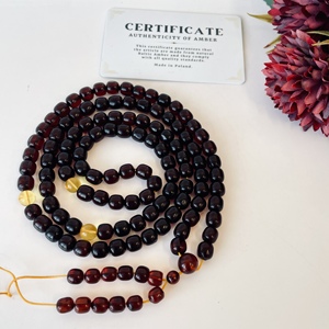Mala bouddhiste en ambre baltique naturel, perles d'ambre cerise avec entretoises jaunes clairs, fabriqué à la main en Pologne - Product Image 3
