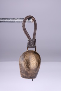 Campanas de Navidad hechas a mano con correa de cuero campana pintada a mano, diseño vintage, campanas de Navidad antiguas grandes para decoraciones del hogar - Product Image 5