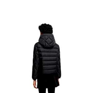 Chaqueta acolchada de invierno impermeable y transpirable de alta calidad con elementos esenciales de temporada de piel de oveja - Product Image 4