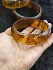 Bracelet en résine audacieux et élégant pour femme, fait à la main, sculpté artistiquement, modèle de mode vibrant, ange - Product Image 5