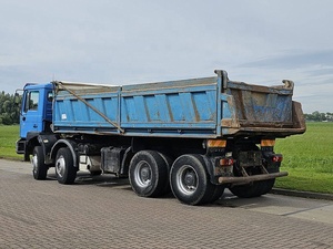 Camion benne manuel en acier MAN F2000 2001 8X4 35.400 d'occasion, volant à gauche, benne à usage intensif, prêt à être expédié. - Product Image 4