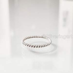 Bague pour femme, bande torsadée simple, bague de méditation, bague anti-anxiété, cadeau de Noël, cadeau d'anniversaire, bijoux faits à la main, bague en argent sterling 925 - Product Image 4