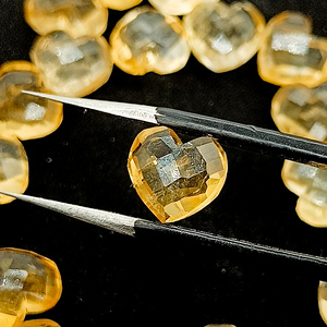 Piedra preciosa con forma de corazón tallada a mano facetada de citrino de grado AAA para la fabricación de joyas, cuentas de Briolette talladas a mano de piedras preciosas sueltas de citrino de 10mm - Product Image 5