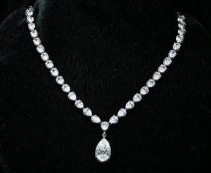 Collar Solitario con Diamante Verdadero de 3.4 CT, Diamante Cultivado en Laboratorio, Oro de 18 Quilates, Joyería Elegante con Certificación IGI - Product Image 1