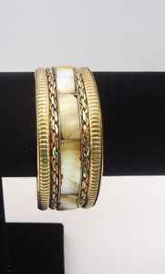 Conjunto de Brazaletes Redondos de Nácar con Aspecto Real, Brazalete de Mujer Moderno con Corte de Corazón, Joyería de Moda Hecha a Mano, Regalo de Tendencia - Product Image 2