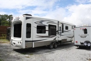 Remolques de Viaje Usados Ke-y-s-t-o-n-e Rv A-l-p--ine 3720FB de 2014 - Product Image 6