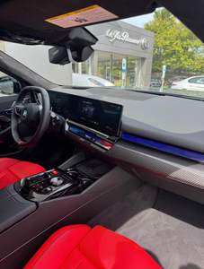 Nuevo/USADO BMW M5 AZUL 2025, Cámara Trasera 360, Capacidad de Carga 31-40T, Emisión Diésel/GAS, Automático - Product Image 2