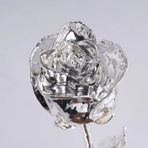 Vente en gros de roses artificielles en argent-Roses artisanales écologiques pour la fête des pères, décoration de mariage, Halloween, échantillons gratuits longue durée - Product Image 1