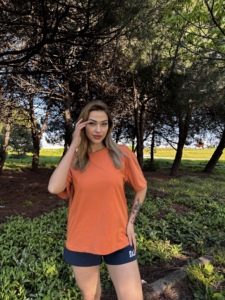 Camisas de algodón de gran tamaño para mujer, camiseta personalizable, al por mayor precio de fábrica, colores sólidos disponibles, logotipo frontal de verano, OEM personalizado - Product Image 3