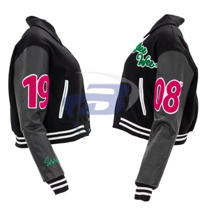 อัลฟ่า |   คาปา |   เสื้อแจ็คเก็ตอัลฟ่า โซโรริตี้ สีดำ-เทา ปักโลโก้ ระบายอากาศ กันลม แบบสั่งทำพิเศษ เสื้อผ้าสำหรับชมรม AKA - Product Image 3