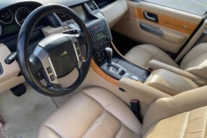 Nueva Range Rover Sport HSE 2008 de Primera Calidad, SUV de Alto Rendimiento con Interior Oscuro, Cámara Trasera, Caja de Cambios Semiautomática y Techo Solar - Product Image 5