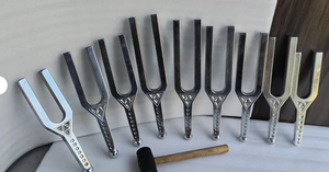 Diapasones de Meridianos de Alta Calidad, 14 Piezas, para Terapia de Sanación por Sonido, con Doble Mazo y Bolsa de Terciopelo - Product Image 2