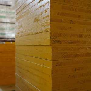 Panel de Encofrado Amarillo Impermeable de 21 mm y 27 mm, Paneles de Núcleo E0 de 3 Capas con Abeto de Abeto Grueso para Encofrado de Villas - Product Image 6