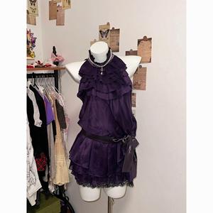 Ensemble deux pièces vintage rétro pour le printemps : haut court en dentelle à col licou avec nœud papillon et jupe courte moulante violette au-dessus du genou + jupe à volants - Product Image 5