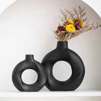 Vase en céramique élégant et tendance, taille S disponible en blanc ou noir