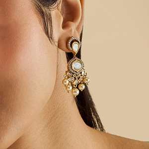 Boucles d'oreilles pendantes de mariage en alliage de zinc, forme goutte d'eau, style Kundan, couleur blanc, référence 176311 - Product Image 2