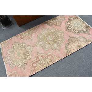 Tapis vintage 3,1 x 5,8 pieds, tapis d'inspiration turque, tapis oriental en laine rose - Product Image 2