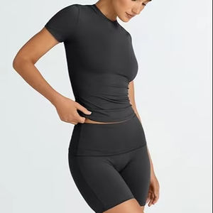 Nuevo estilo diseño personalizado Logo sublimación mujeres 2 piezas conjuntos de entrenamiento corto gimnasio trajes entrenamiento Yoga conjunto - Product Image 1